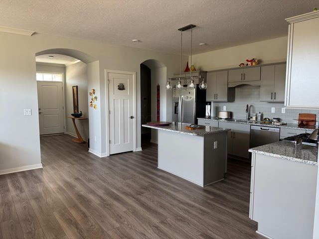 6252 Windcliff Drive, Grove City, OH 43123