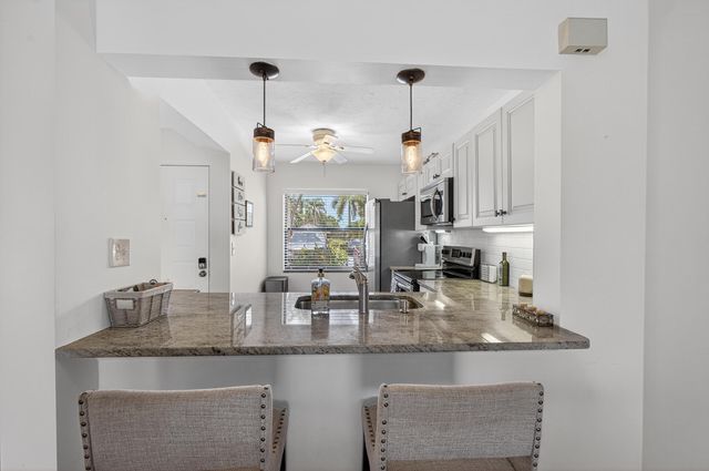 12790 Briarlake Drive 103, Palm Beach Gardens, FL 33418