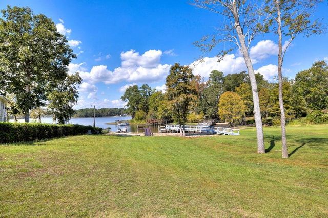 1226 Lesesne Drive, Manning, SC 29102