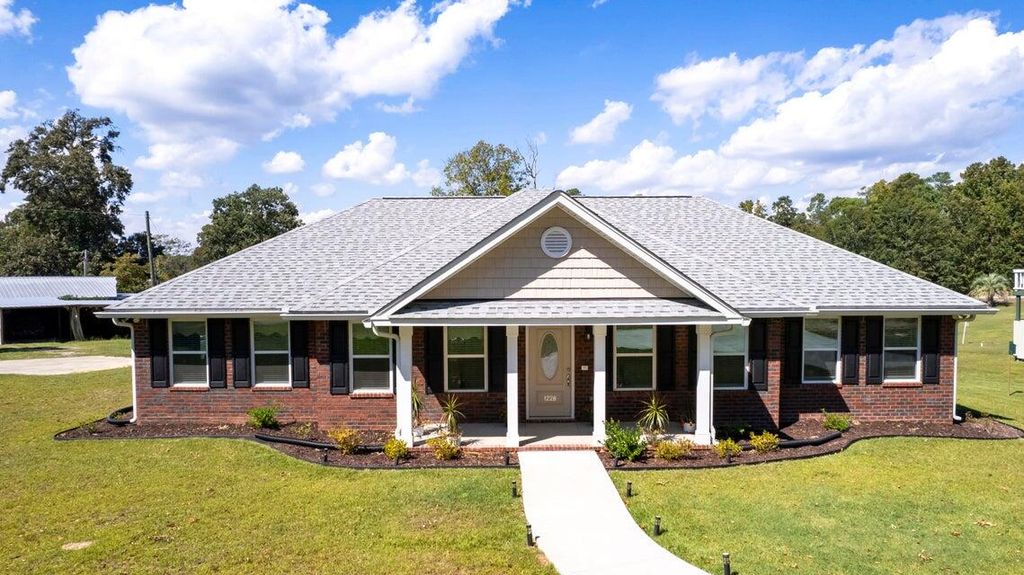 1226 Lesesne Drive, Manning, SC 29102