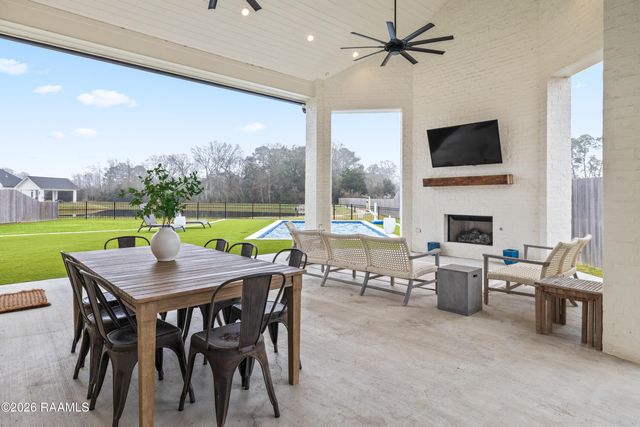 303 Harvest Creek Lane, Lafayette, LA 70508