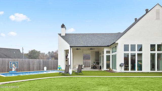 303 Harvest Creek Lane, Lafayette, LA 70508