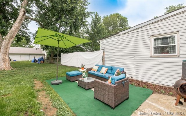 943 E Maple Street, Jeffersonville, IN 47130