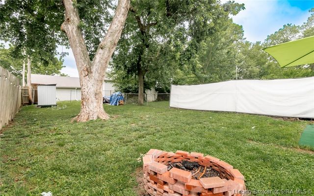 943 E Maple Street, Jeffersonville, IN 47130