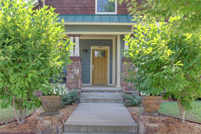 1834 N Best Friend Lane, Fayetteville, AR 72704