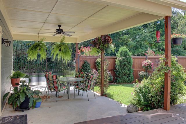 1834 N Best Friend Lane, Fayetteville, AR 72704
