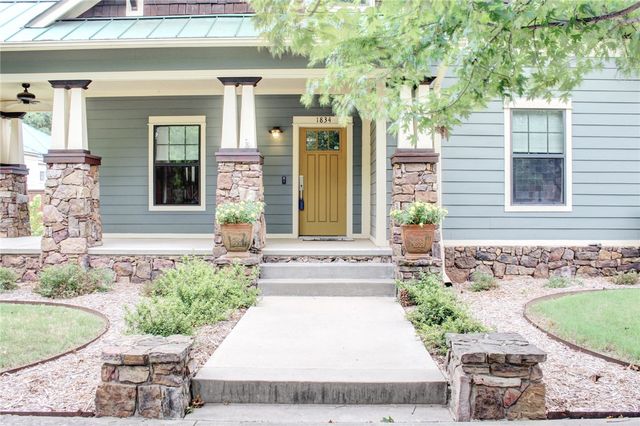 1834 N Best Friend Lane, Fayetteville, AR 72704