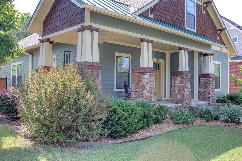 1834 N Best Friend Lane, Fayetteville, AR 72704