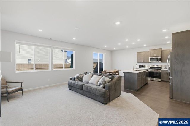 5954 Henshaw St SE, Albany, OR 97322