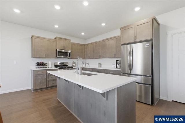 5954 Henshaw St SE, Albany, OR 97322