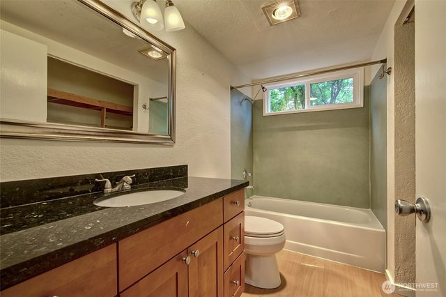 733 104th Street, Seattle, WA 98133
