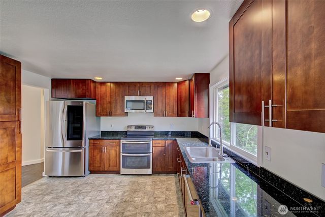 733 104th Street, Seattle, WA 98133