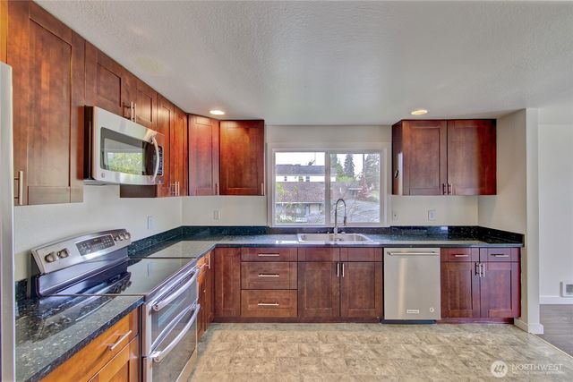 733 104th Street, Seattle, WA 98133