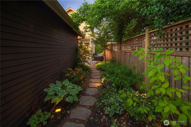 925 Martin Luther King Jr Way, Seattle, WA 98122