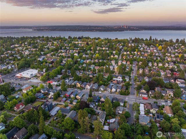 925 Martin Luther King Jr Way, Seattle, WA 98122