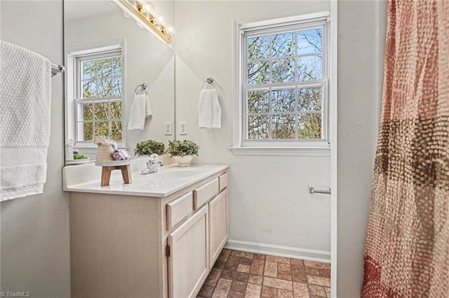 1580 Old Jonestown Road, Winston-salem, NC 27103