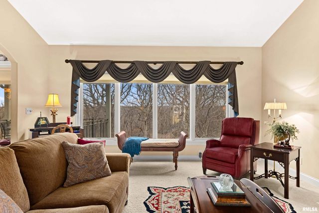 5228 N WEAVERRIDGE Boulevard, Peoria, IL 61615