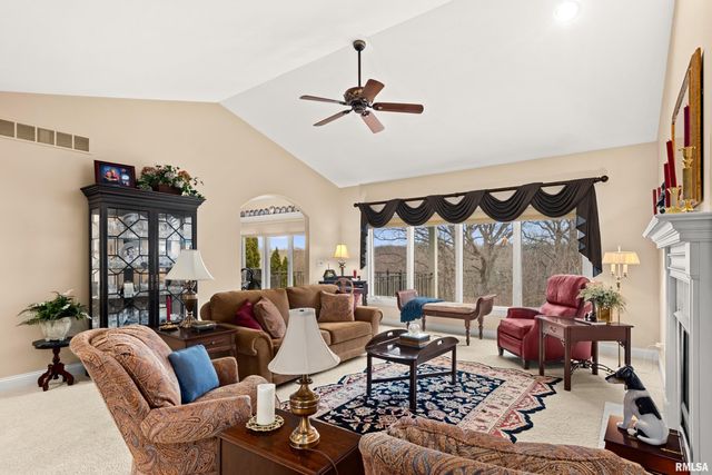 5228 N WEAVERRIDGE Boulevard, Peoria, IL 61615