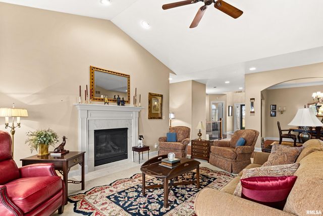 5228 N WEAVERRIDGE Boulevard, Peoria, IL 61615