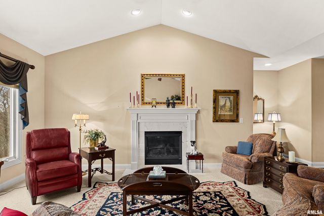 5228 N WEAVERRIDGE Boulevard, Peoria, IL 61615