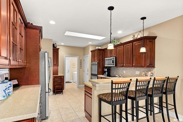 5228 N WEAVERRIDGE Boulevard, Peoria, IL 61615