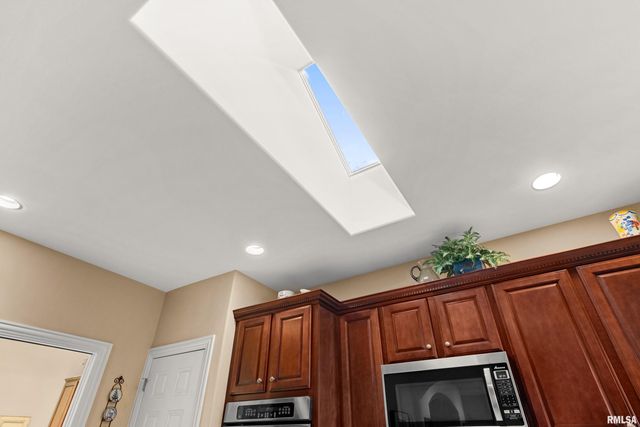 5228 N WEAVERRIDGE Boulevard, Peoria, IL 61615