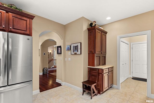 5228 N WEAVERRIDGE Boulevard, Peoria, IL 61615