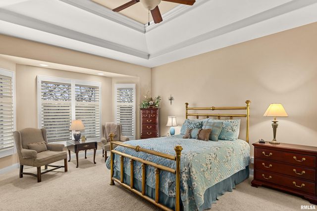 5228 N WEAVERRIDGE Boulevard, Peoria, IL 61615