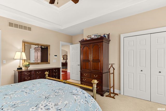 5228 N WEAVERRIDGE Boulevard, Peoria, IL 61615