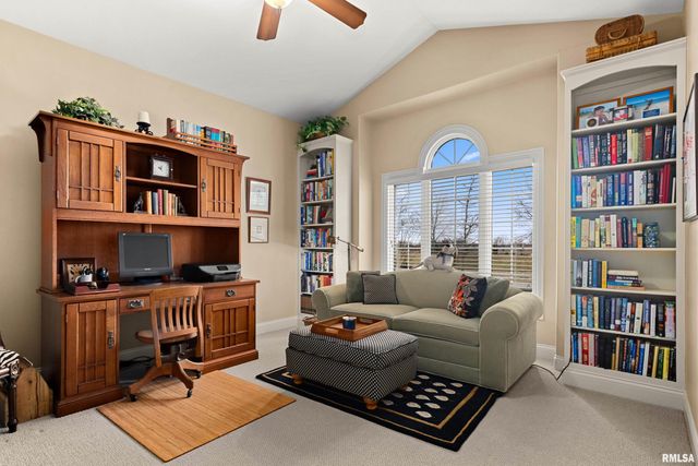 5228 N WEAVERRIDGE Boulevard, Peoria, IL 61615