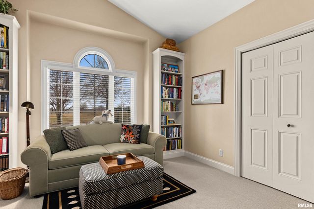 5228 N WEAVERRIDGE Boulevard, Peoria, IL 61615