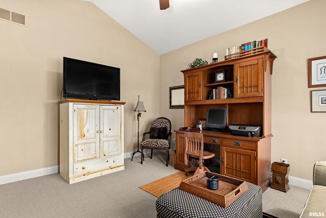 5228 N WEAVERRIDGE Boulevard, Peoria, IL 61615