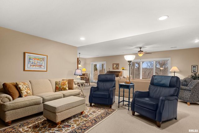 5228 N WEAVERRIDGE Boulevard, Peoria, IL 61615