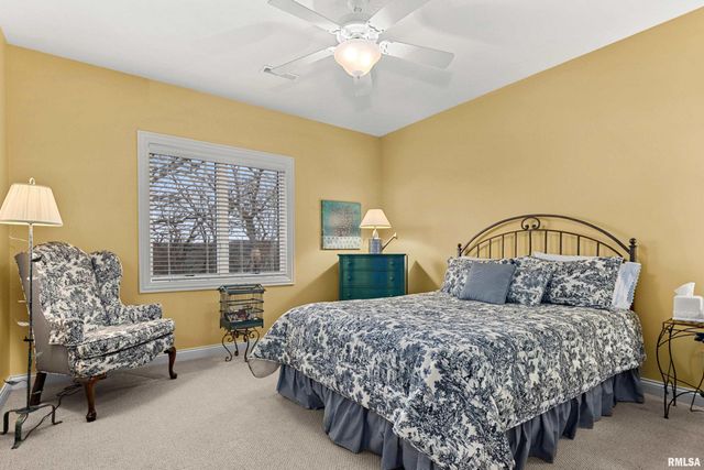 5228 N WEAVERRIDGE Boulevard, Peoria, IL 61615