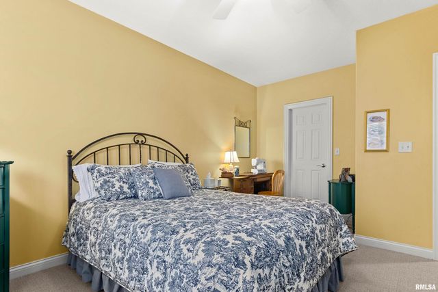 5228 N WEAVERRIDGE Boulevard, Peoria, IL 61615