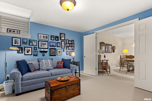 5228 N WEAVERRIDGE Boulevard, Peoria, IL 61615