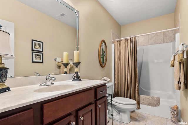 5228 N WEAVERRIDGE Boulevard, Peoria, IL 61615