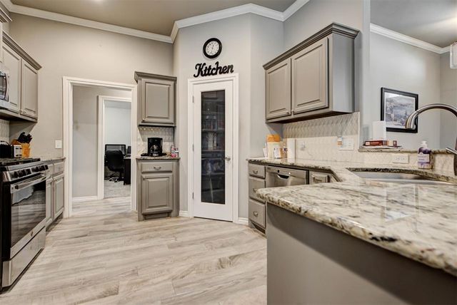 1728 W Zachary Way, Mustang, OK 73064