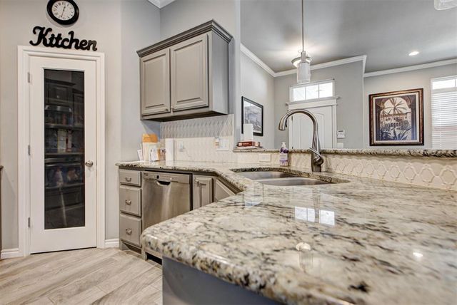 1728 W Zachary Way, Mustang, OK 73064