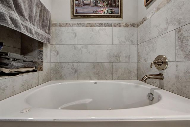 1728 W Zachary Way, Mustang, OK 73064