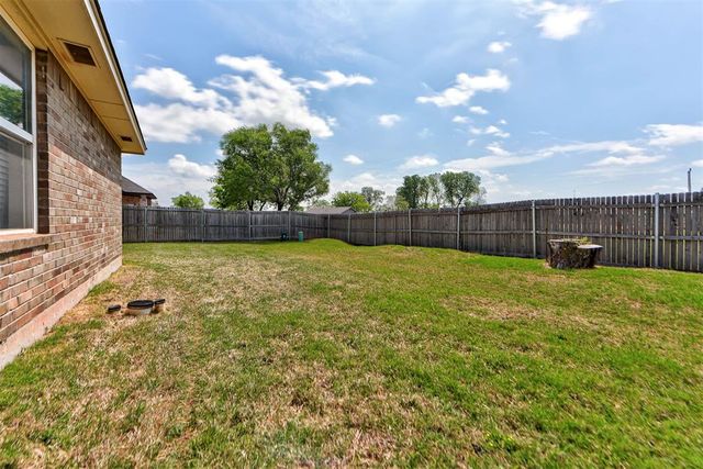 1728 W Zachary Way, Mustang, OK 73064