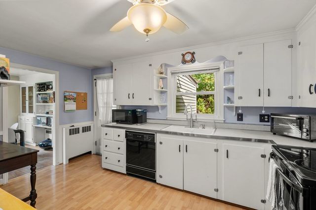5 Manila St, Worcester, MA 01602
