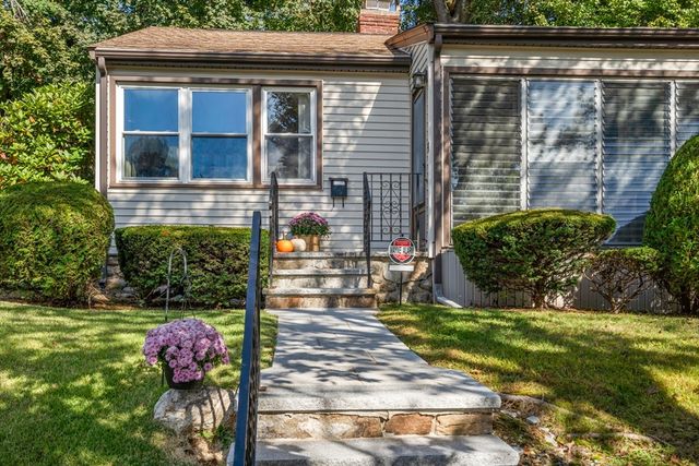 5 Manila St, Worcester, MA 01602