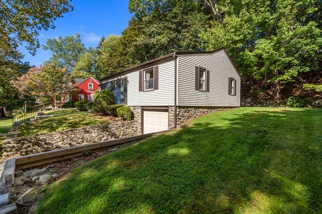 5 Manila St, Worcester, MA 01602
