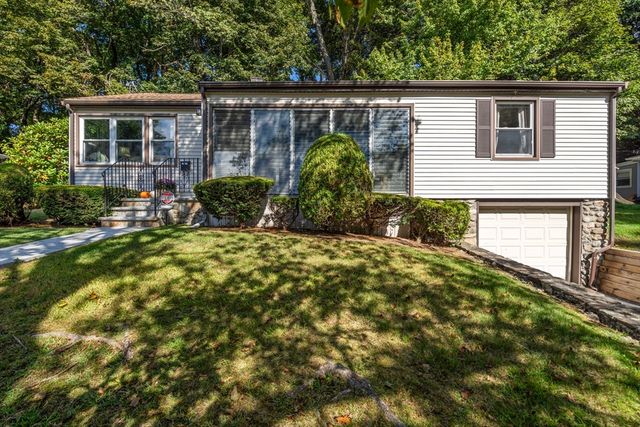 5 Manila St, Worcester, MA 01602