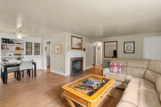 5 Manila St, Worcester, MA 01602