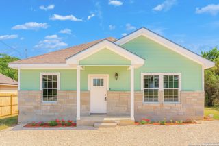 1734 Blueridge Dr, Canyon Lake, TX 78133