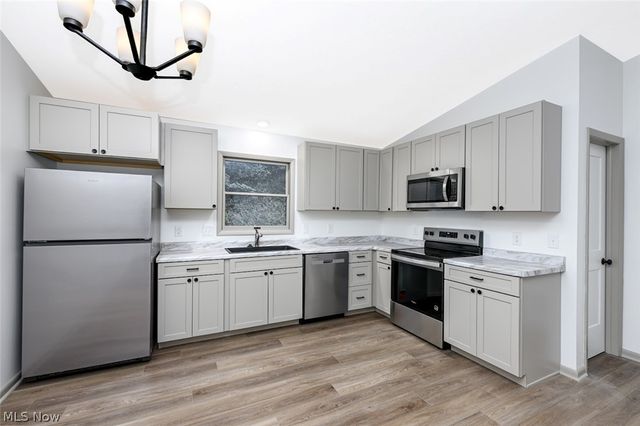 3725 Rome Drive, New Franklin, OH 44319