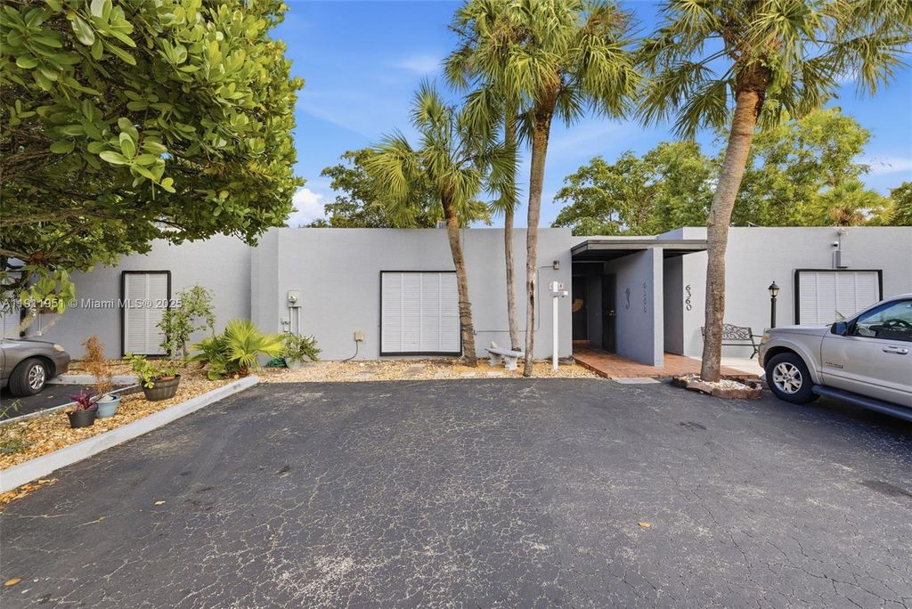 6358 Milk Wagon Ln 6358, Miami Lakes, FL 33014