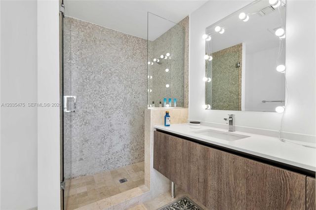 68 SE 6th Street 1611, Miami, FL 33131